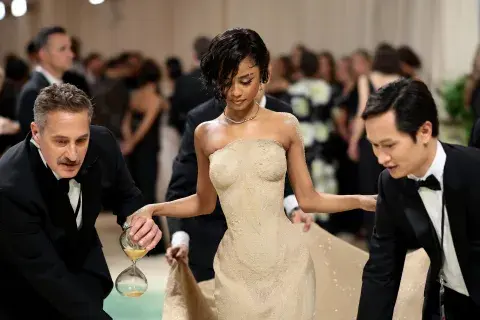 El corset del vestido de Tyla fue diseñado a medida para su cuerpo. El corset del vestido de Tyla fue diseñado a medida para su cuerpo.