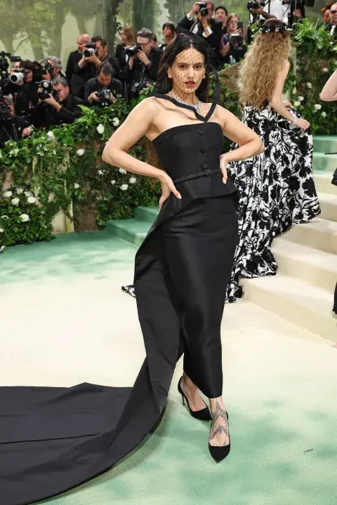 Rosalía en la Met Gala, el 6 de mayo de 2024. Rosalía en la Met Gala, el 6 de mayo de 2024.