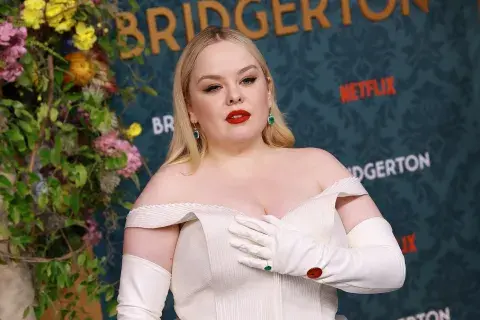 Nicola Coughlan en la premiere de la temporada 3 de Bridgerton. Nicola Coughlan en la premiere de la temporada 3 de Bridgerton.