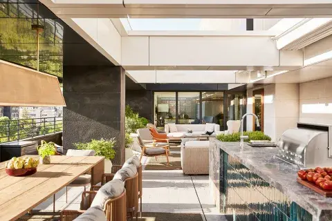 Una noche en la Royal Anglada House cuesta 25 mil euros. Una noche en la Royal Anglada House cuesta 25 mil euros.
