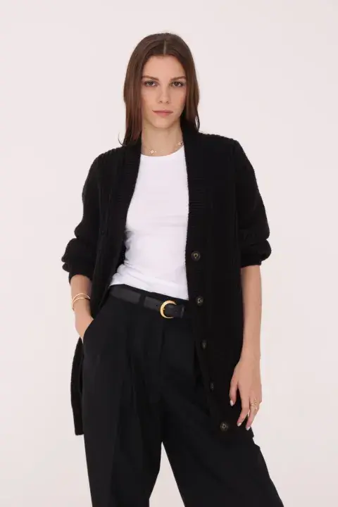 Cárdigan oversize negro. 45% Mohair 20% Lana Merino. @thecream.arg Cárdigan oversize negro. 45% Mohair 20% Lana Merino. @thecream.arg