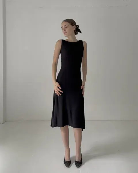 Un diseño bien clásico, largo justo por debajo de las rodillas. @soychini Un diseño bien clásico, largo justo por debajo de las rodillas. @soychini