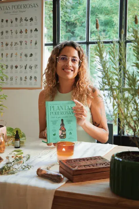 Flor Fasanella, la fitoterapeuta autora de "Plantas Poderosas" Flor Fasanella, la fitoterapeuta autora de "Plantas Poderosas"