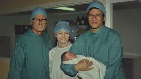 Bill Nighy, Thomasin McKenzie y James Norton en Joy, película que estrenará Netflix. Bill Nighy, Thomasin McKenzie y James Norton en Joy, película que estrenará Netflix.