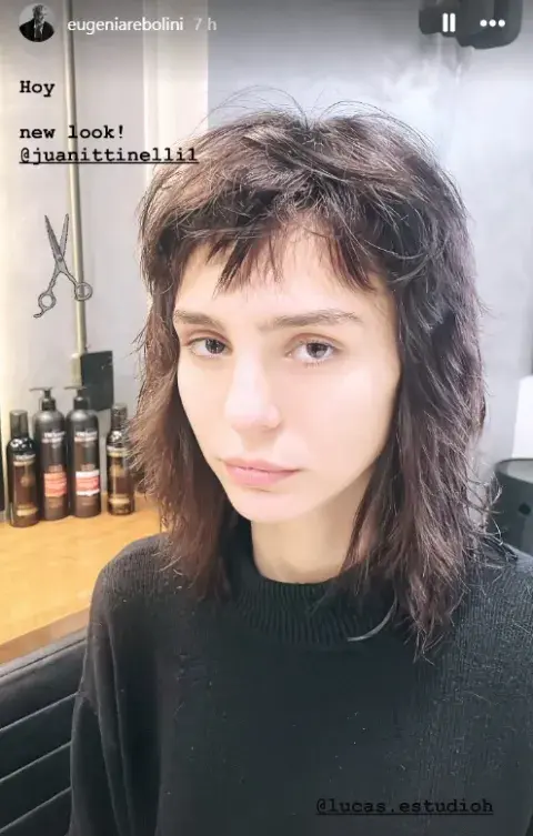 Juanita Tinelli apostando por el corte mullet shaggy. Juanita Tinelli apostando por el corte mullet shaggy.
