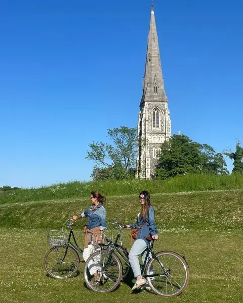 Paseos en bicicleta con su hija Valentina: uno de los elegidos de Juliana Awada en Copenhague Paseos en bicicleta con su hija Valentina: uno de los elegidos de Juliana Awada en Copenhague