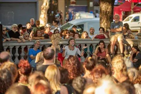 Heker, en una clase pública en defensa de la cultura, en la Plaza del Congreso. Heker, en una clase pública en defensa de la cultura, en la Plaza del Congreso.