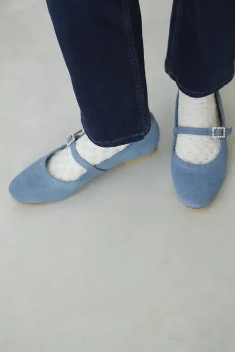 Un modelo tipo guillermina, pero en denim. Es de @laspepasinst Un modelo tipo guillermina, pero en denim. Es de @laspepasinst