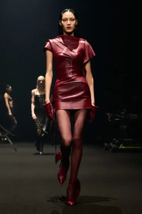 El vestido original de Mugler FW24. El vestido original de Mugler FW24.