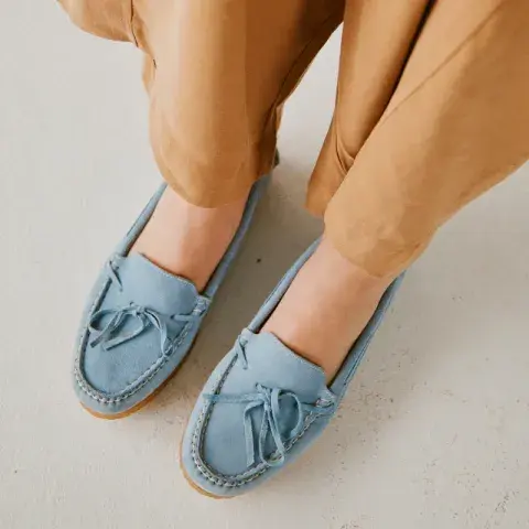 En gamuza celeste, súper combinable. Son de @margiefranzinishoes En gamuza celeste, súper combinable. Son de @margiefranzinishoes