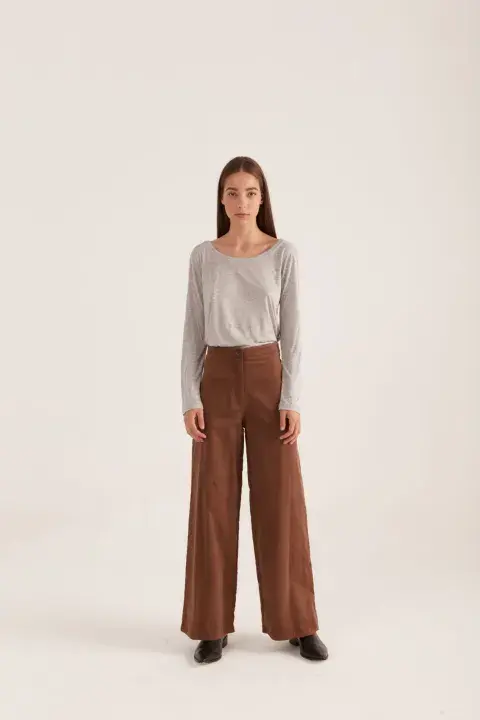 Un modelo Oxford de tiro alto en color marrón. Es de @oldistore