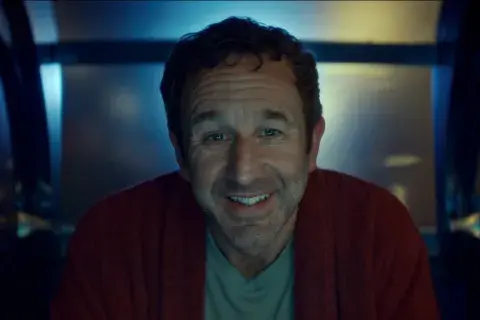 Chris O'Dowd es Dusty en The Big Door Prize. Chris O'Dowd es Dusty en The Big Door Prize.