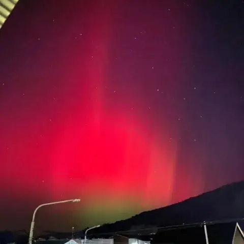Aurora austral en Tierra del Fuego, Argentina, el 10 de mayo de 2024. Aurora austral en Tierra del Fuego, Argentina, el 10 de mayo de 2024.