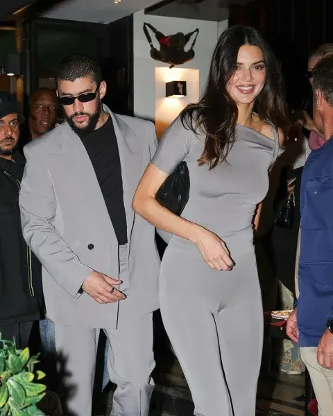 Los looks combinados de Kendall Jenner y Bad Bunny en París. Los looks combinados de Kendall Jenner y Bad Bunny en París.