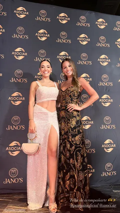 Pampita con Florencia Tesouro. Pampita con Florencia Tesouro.