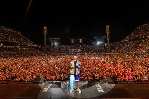 Duki junto a su enorme público. Duki junto a su enorme público.