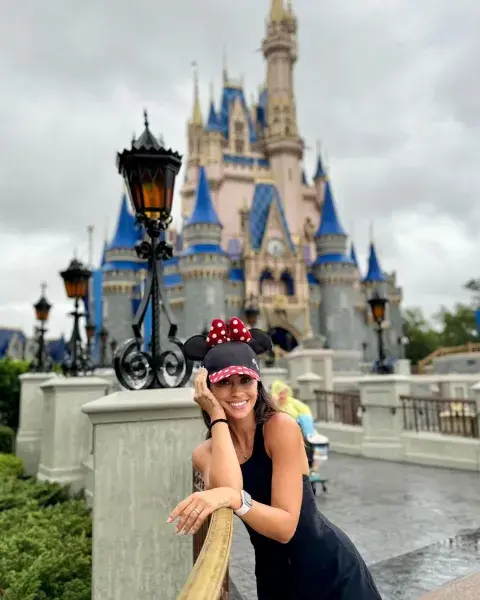 Antonela Roccuzzo en Disney. Antonela Roccuzzo en Disney.