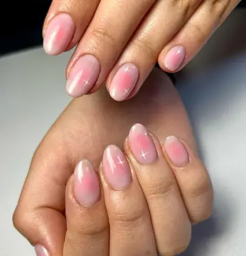 Blush nails con efecto de estrella. Blush nails con efecto de estrella.