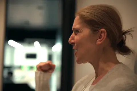 Resiliencia es una de las emociones más fuertes que recorre "Soy Celine Dion". Resiliencia es una de las emociones más fuertes que recorre "Soy Celine Dion".