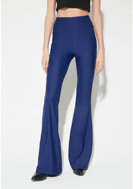 En azul eléctrico, de lycra (Complot, $64.900) En azul eléctrico, de lycra (Complot, $64.900)