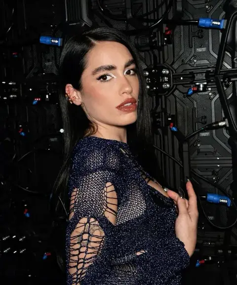 El look de Lali Espósito en Factor X, el lunes 3 de junio. El look de Lali Espósito en Factor X, el lunes 3 de junio.