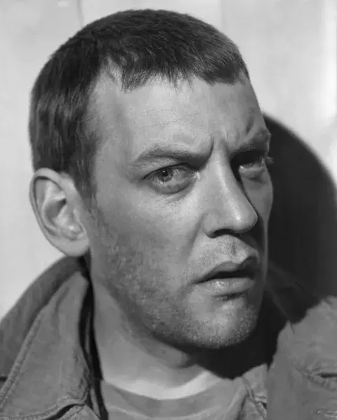 Donald Sutherland en The Dirty Dozen, película de 1967. Donald Sutherland en The Dirty Dozen, película de 1967.