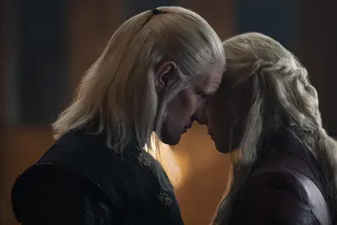 Rhaenyra y Daemon en La Casa del Dragón.