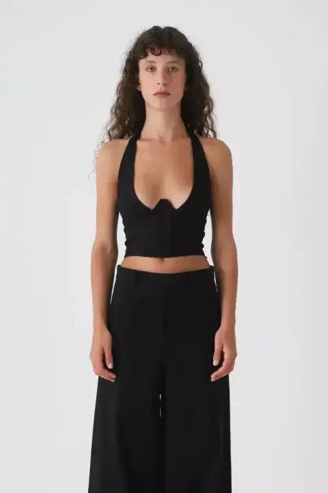 Corset estilo halter con bustier. Es de @gtss_world Corset estilo halter con bustier. Es de @gtss_world
