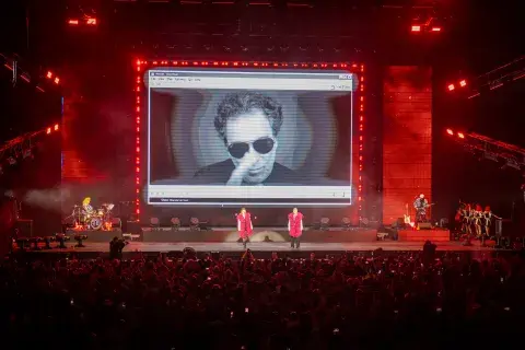 Andrés Calamaro apareció en las pantallas para su versión de "Tu misterioso alguien" Andrés Calamaro apareció en las pantallas para su versión de "Tu misterioso alguien"