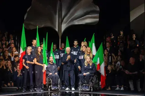 Detrás del uniforme que lucirán los deportistas italianos está uno de los grandes nombres de la historia de la moda: Giorgio Armani Detrás del uniforme que lucirán los deportistas italianos está uno de los grandes nombres de la historia de la moda: Giorgio Armani