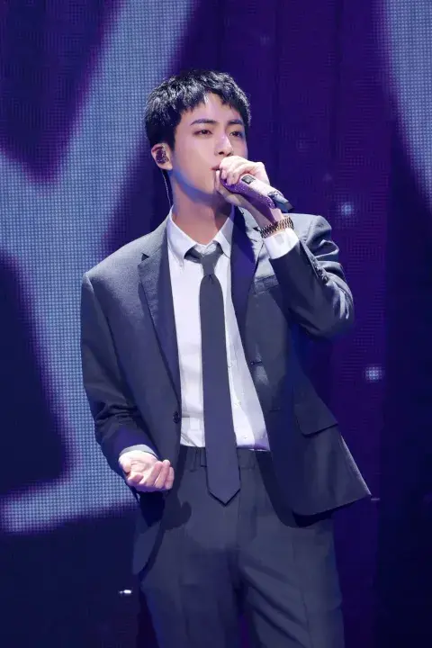 Jin de BTS en Festa 2024. Jin de BTS en Festa 2024.