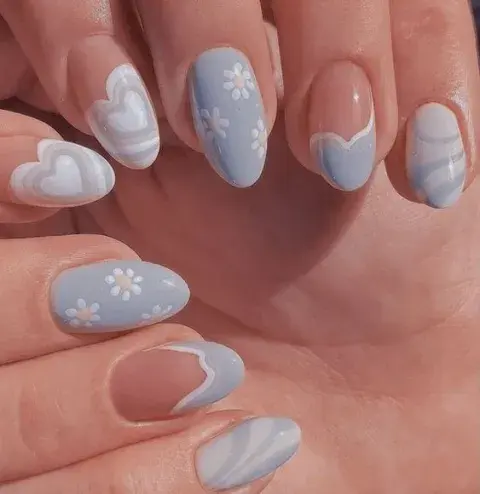 Diseños con flores, corazones y curvas de color. ¿Los tonos? Siempre pastel + blanco.