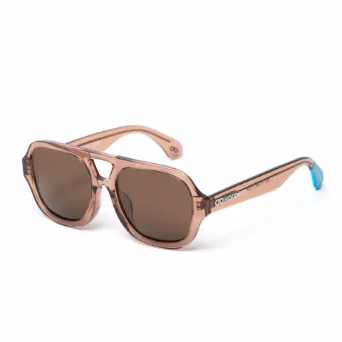 De lente grande, polarizados y con cristal sepia (Hardem, $145.000) De lente grande, polarizados y con cristal sepia (Hardem, $145.000)