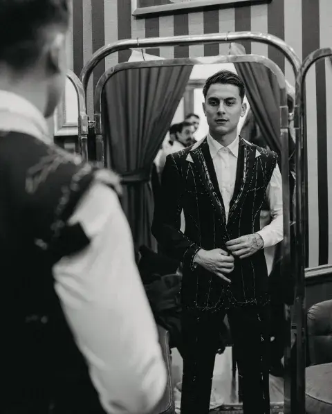El traje de Paulo Dybala para su boda con Oriana Sabatini. El traje de Paulo Dybala para su boda con Oriana Sabatini.