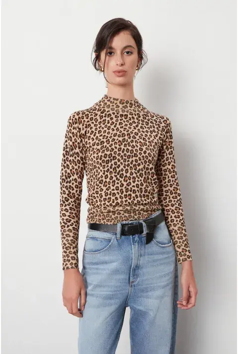 El animal print sigue con toda para esta temporada. Este modelo es tejido en jersey, con calce fit. (@akiabaraoficial, $108.400) El animal print sigue con toda para esta temporada. Este modelo es tejido en jersey, con calce fit. (@akiabaraoficial, $108.400)