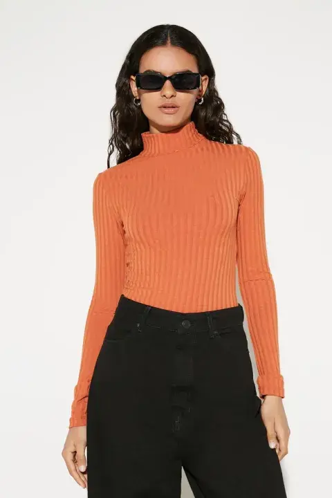 Los tonos tierra son uno de los colores de la temporada. Este modelo es de Complot (@complotrock) y también está con rebajas a $12.990. Los tonos tierra son uno de los colores de la temporada. Este modelo es de Complot (@complotrock) y también está con rebajas a $12.990.