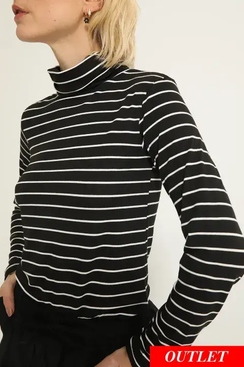 Uno de los estampados básicos que jamás falla: el clásico rayado en BYN. Este modelo ya está en la liquidación del outlet de Indiastyle (@indiastyle.oficial) a $24.990. Uno de los estampados básicos que jamás falla: el clásico rayado en BYN. Este modelo ya está en la liquidación del outlet de Indiastyle (@indiastyle.oficial) a $24.990.