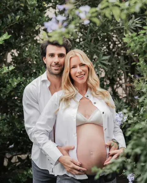 Nicole Neumann y Manu Urcera en una sesión de fotos previa al nacimiendo de Cruz.