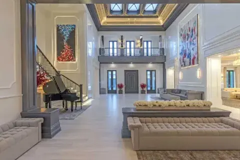 El interior del living de la casa de Jennifer López y Ben Affleck El interior del living de la casa de Jennifer López y Ben Affleck