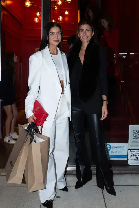 Zaira Nara y Juliana Awada fotografiadas en el evento de Demaría, la marca de carteras y zapatos de María Conorti.