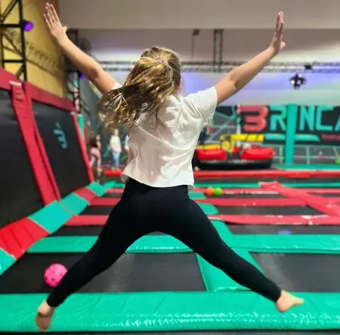 Brinca TZ, uno de los lugares para saltar bajo techo con los chicos.