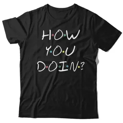 Remera con una frase estampada. Remera con una frase estampada.