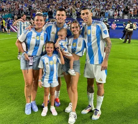 Jorgelina Cardoso y Magui Alcacer con sus esposos, Ángel Di María y Gio Lo Celso. Jorgelina Cardoso y Magui Alcacer con sus esposos, Ángel Di María y Gio Lo Celso.