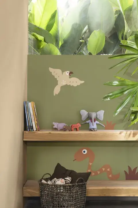 En el bosque encantado, los árboles cantan a nuestro lado: un escenario muy común de los cuentos creado para seguir conectando con la naturaleza. Pintar árboles, hojas, animales, puede resultar en un disparador para el juego en casa. En el bosque encantado, los árboles cantan a nuestro lado: un escenario muy común de los cuentos creado para seguir conectando con la naturaleza. Pintar árboles, hojas, animales, puede resultar en un disparador para el juego en casa.