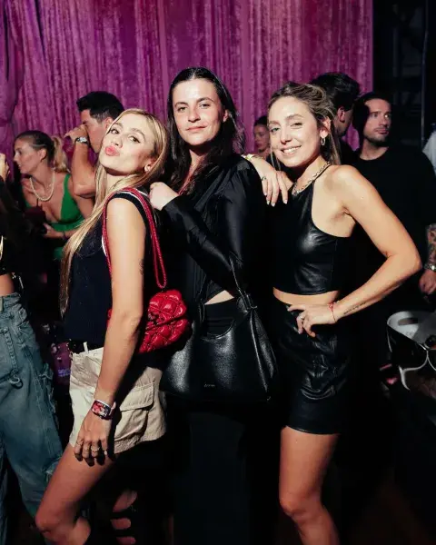 Foto de Sofi Martínez con amigas en la Bresh. Foto de Sofi Martínez con amigas en la Bresh.