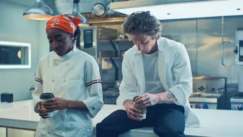 Jeremy Allen White y Ayo Edebiri, los protagonistas de The Bear. Jeremy Allen White y Ayo Edebiri, los protagonistas de The Bear.