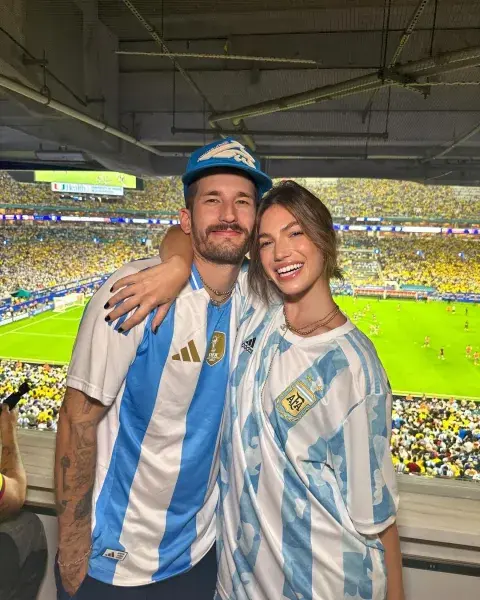 Ricky Montaner y Stefi Roitman en la final de la Copa América 2024. Ricky Montaner y Stefi Roitman en la final de la Copa América 2024.
