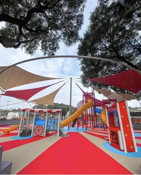 Ciudad de Udine, una de las plazas recomendadas de CABA. Ciudad de Udine, una de las plazas recomendadas de CABA.