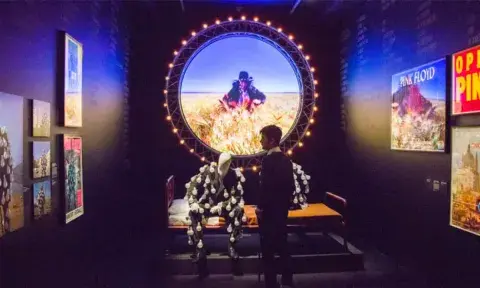 Ambiente de la muestra de Pink Floyd. Ambiente de la muestra de Pink Floyd.