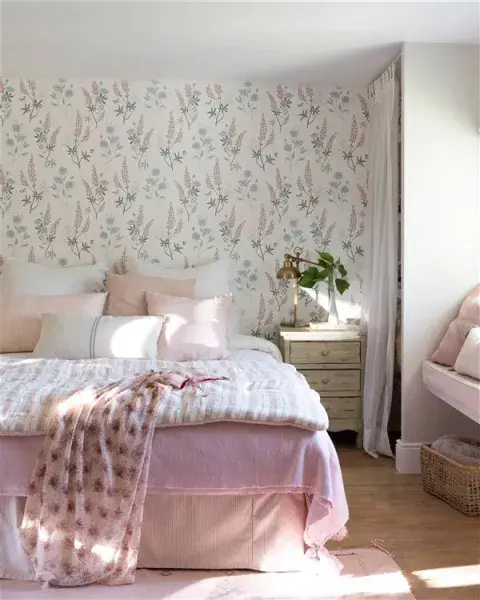 Los estampados realzan la cabecera de tu cama. Los estampados realzan la cabecera de tu cama.